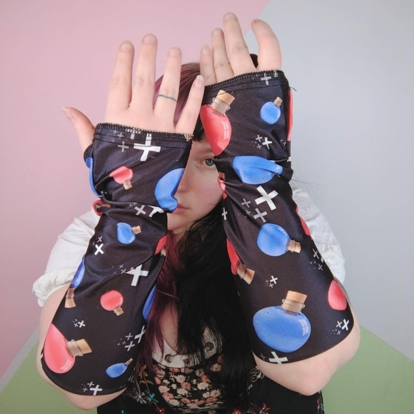 🩸🍾🩸 HEALTH & MANA ARM WARMERS 🩸🍾🩸 - Picture 1 of 5